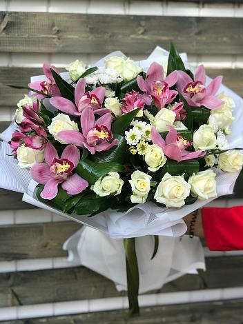 Букет цветов из: Розы и Хризантемы в Киевском