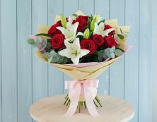 Букет цветов из:  Лилии и Розы в Киевском