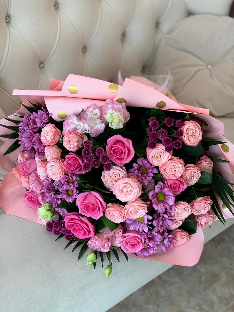 Букет цветов из: Хризантемы, Розы и Лизиантусы в Киевском