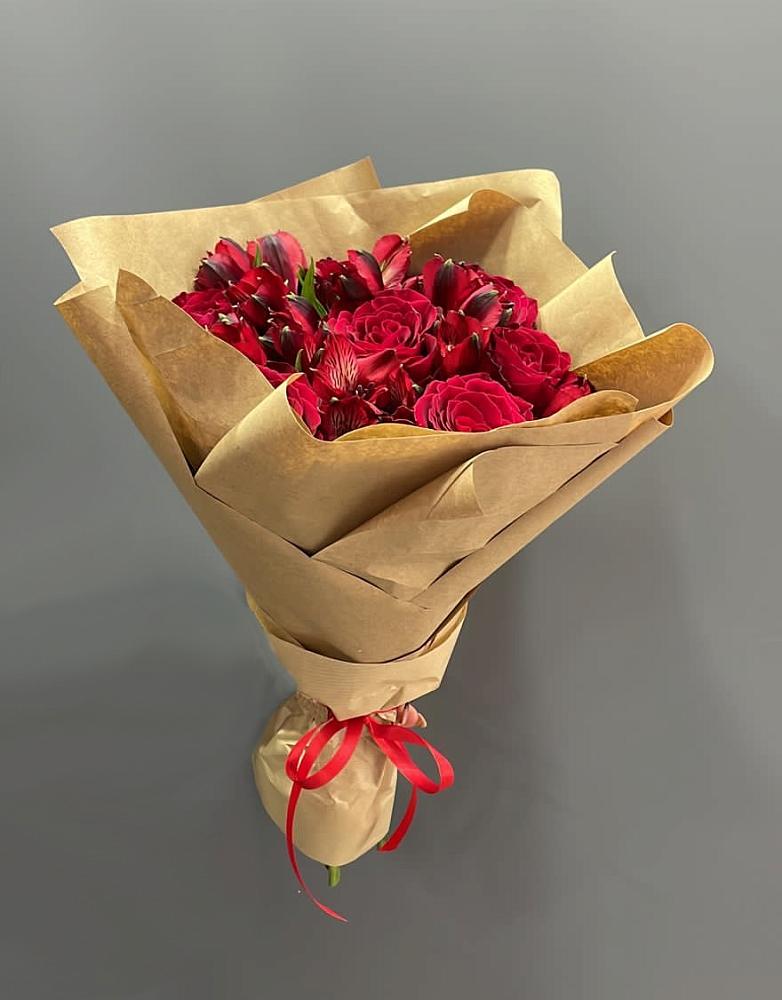 Букет цветов из: Альстромерии и Розы в Киевском