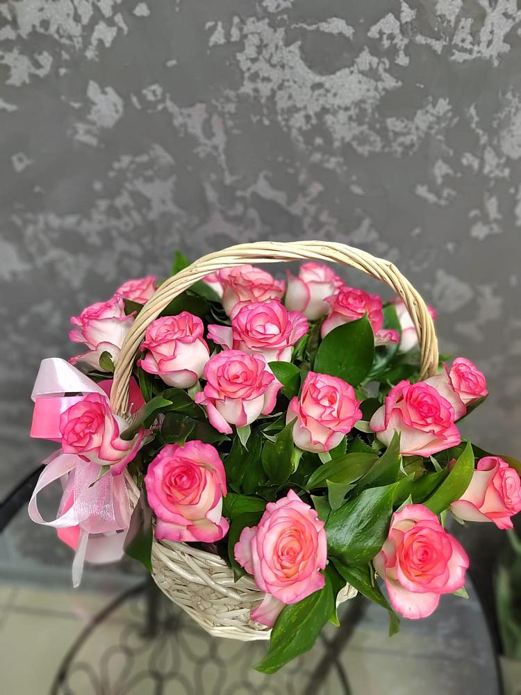 Цветочная композиция из Розы в корзине в Киевском