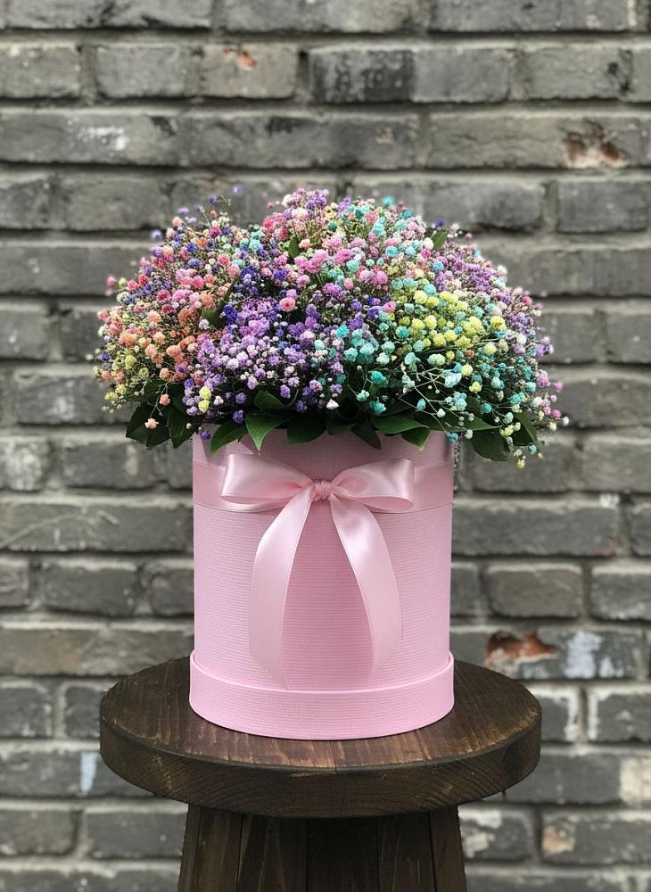 Цветочная композиция из Гипсофила и Розы в шляпной коробке в Киевском