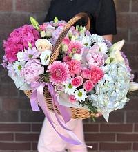Композиция солнечный день в Киевском Цветочная композиция из Розы, Хризантемы, Пионы и Лизиантусы в корзине в Киевском
