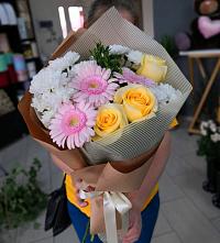 Букет цветов из:  Герберы, Розы и Хризантемы в Киевском