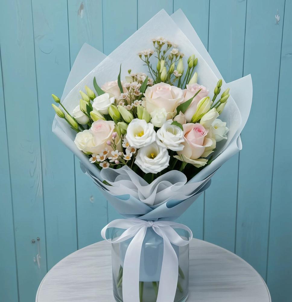 Букет цветов из: Розы и Лизиантусы в Киевском