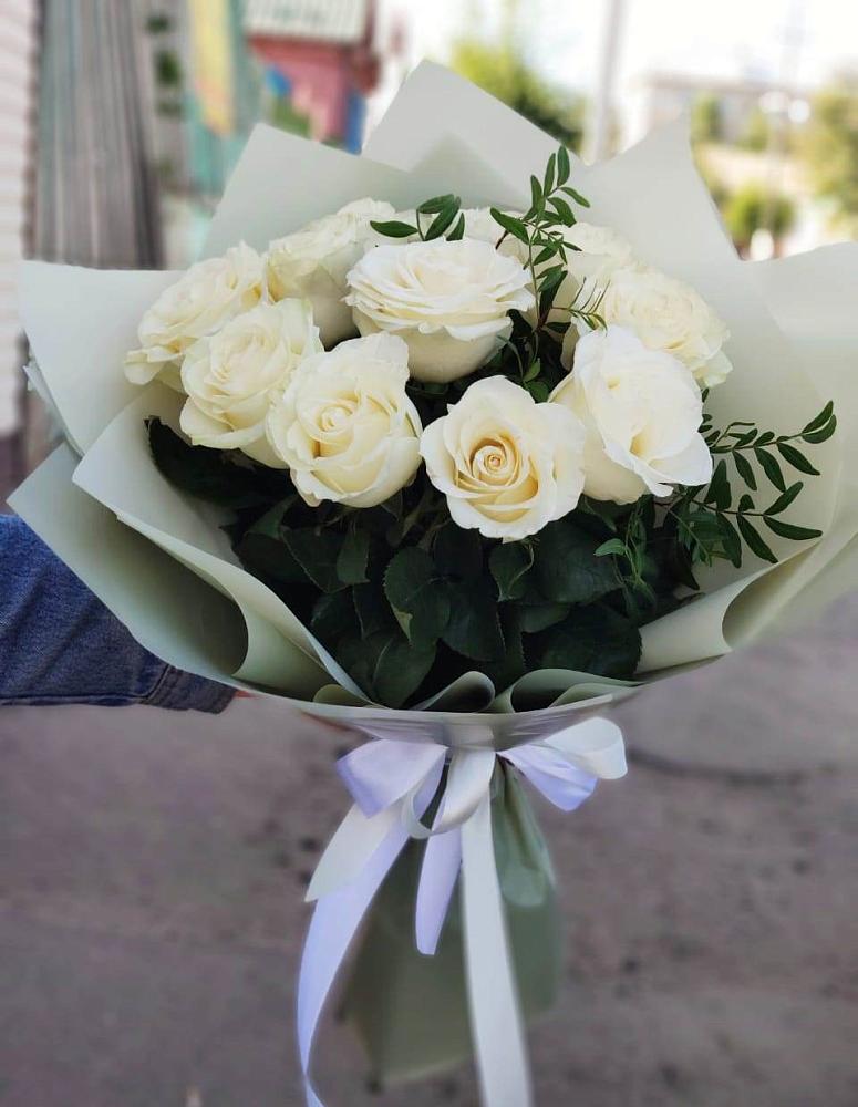 Букет Белые розы Проуд в Киевском