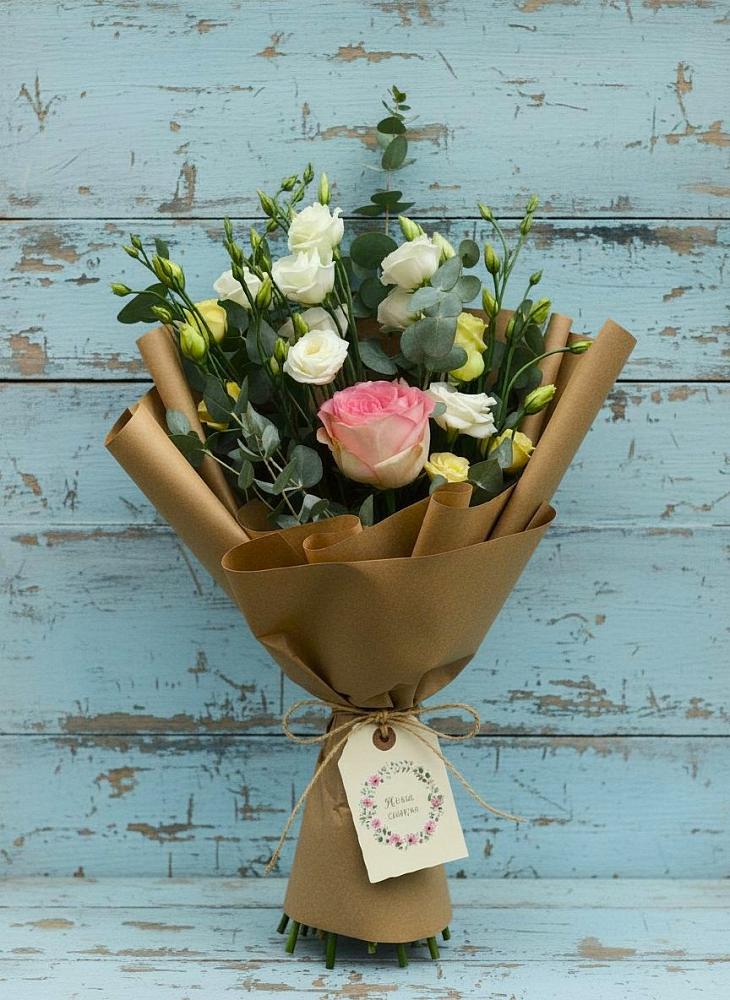 Букет цветов из: Розы и Лизиантусы в Киевском