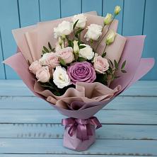 Букет цветов из:  Розы и Лизиантусы в Киевском