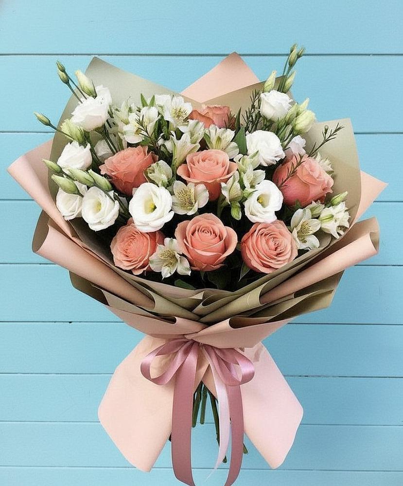 Букет цветов из: Розы, Альстромерии и Лизиантусы в Киевском