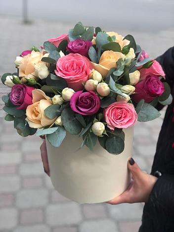 Цветочная композиция из Розы в шляпной коробке в Киевском