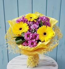 Букет цветов из:  Хризантемы и Герберы в Киевском