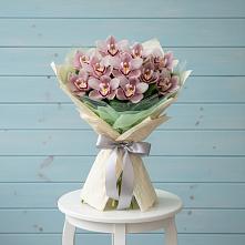 Букет цветов из:  Орхидеи и Розы в Киевском