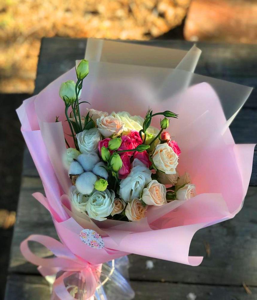 Букет цветов из: Розы и Лизиантусы в Киевском