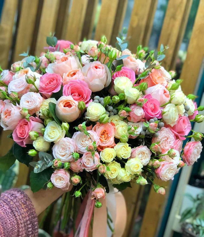 Букет цветов из: Розы в Киевском