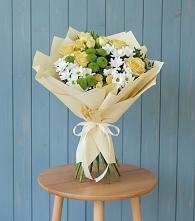 Букет цветов из:  Хризантемы и Розы в Киевском