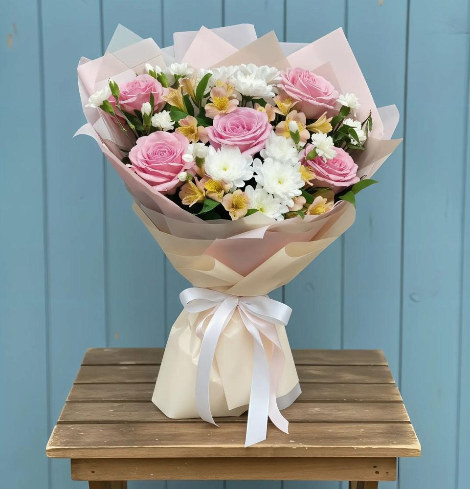 Букет цветов из: Гвоздики, Орхидеи и Розы в Киевском