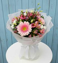 Букет цветов из:  Герберы, Альстромерии и Лизиантусы в Киевском