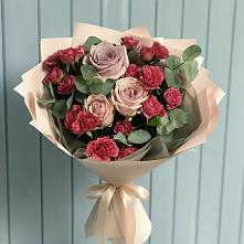 Букет цветов из:  Гвоздики и Розы в Киевском