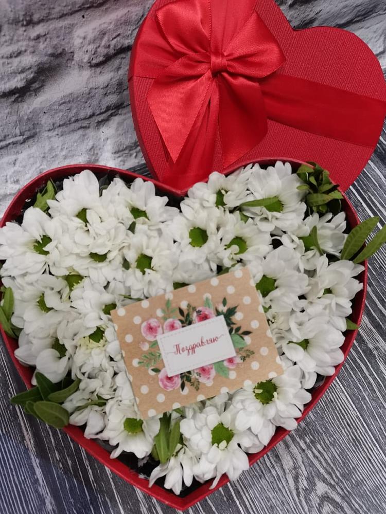 Цветочная композиция из Хризантемы в виде сердца в Киевском