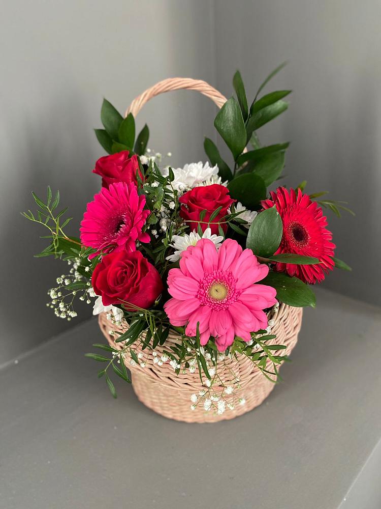 Цветочная композиция из Розы, Хризантемы и Герберы в корзине в Киевском