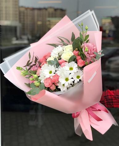 Букет цветов из: Розы, Лизиантусы и Хризантемы в Киевском
