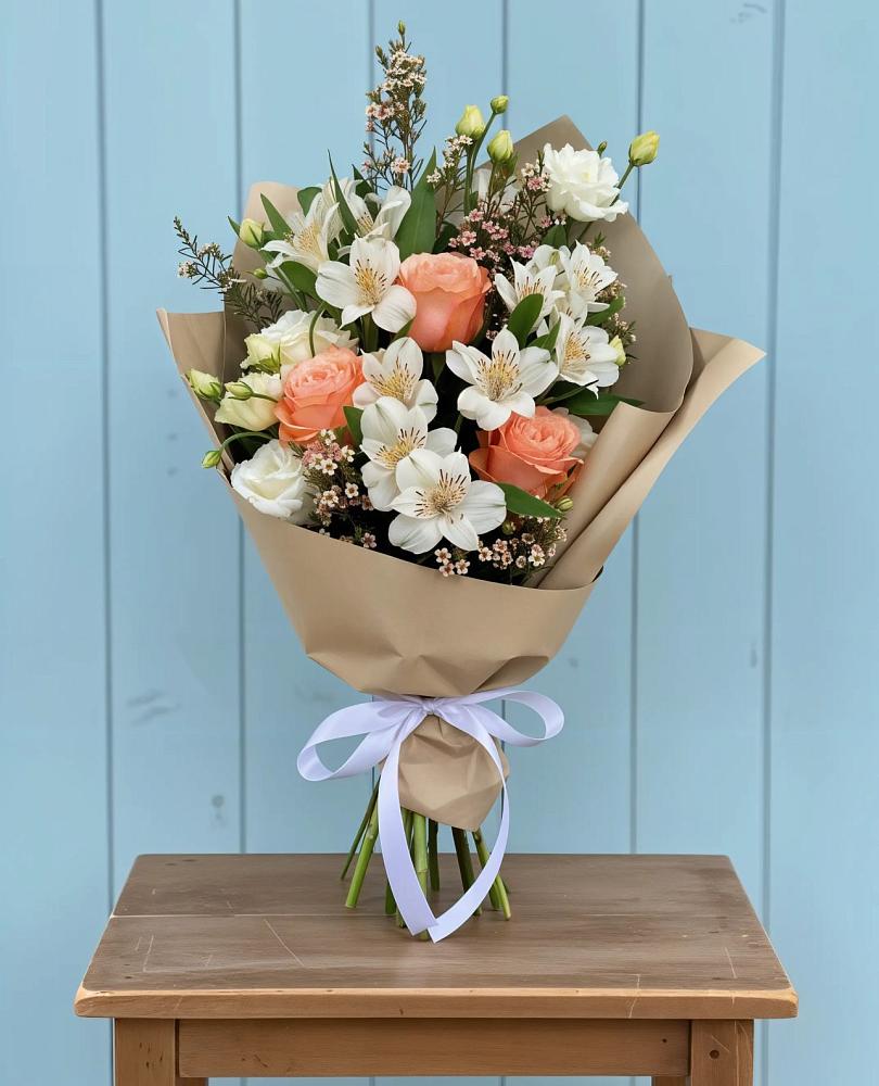 Букет цветов из: Альстромерии, Лизиантусы, Розы и Хризантемы в Киевском