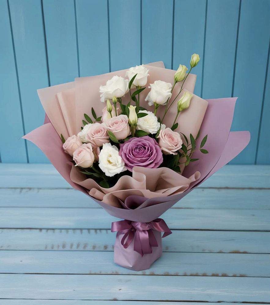 Букет цветов из: Розы и Лизиантусы в Киевском